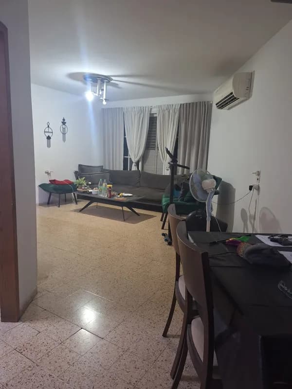 קדיש לוז 11, לב העיר, קרית מוצקין - תמונה 1