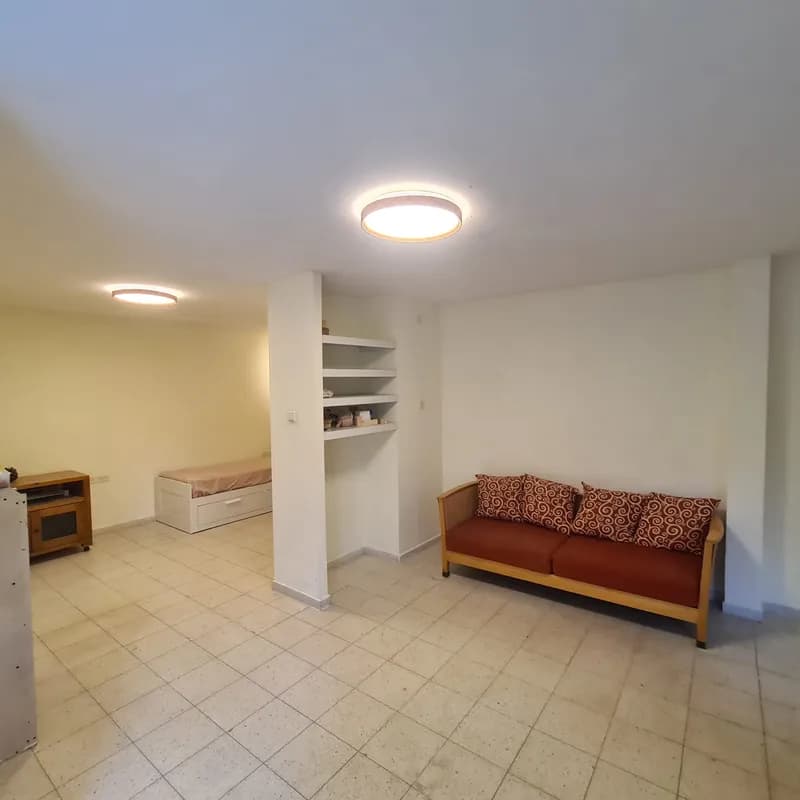 החרוב 10, שילת - תמונה 5