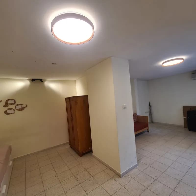 החרוב 10, שילת - תמונה 3